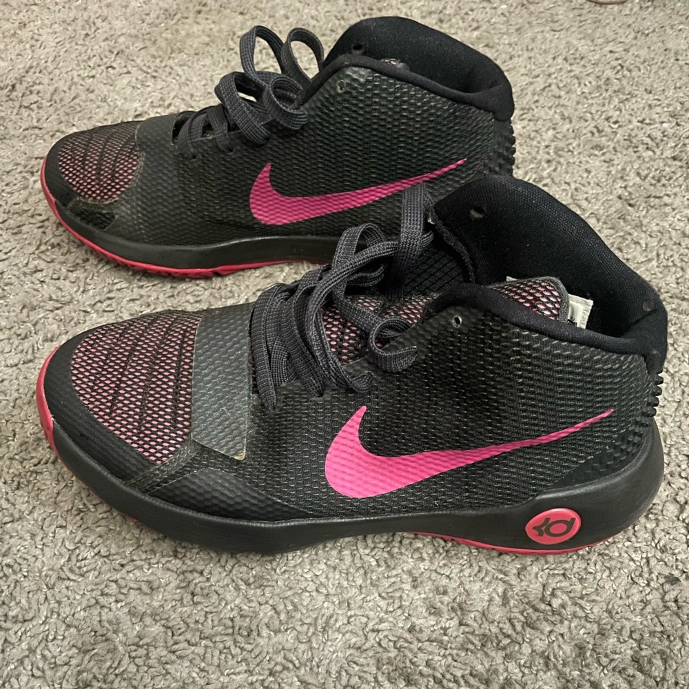 Nike KD Trey 5  / Lace Up Black Basketball Shoes Sz. 6.5 Youth